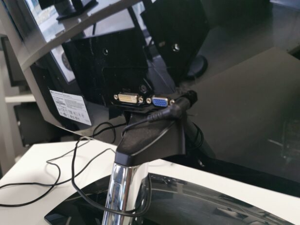 LG E2351T-BN, 23 tolli, FHD - Image 3
