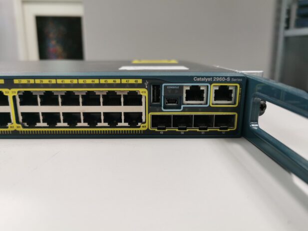 Cisco WS-C2960S-48TS-L, 48-port, Gigabit - Image 2