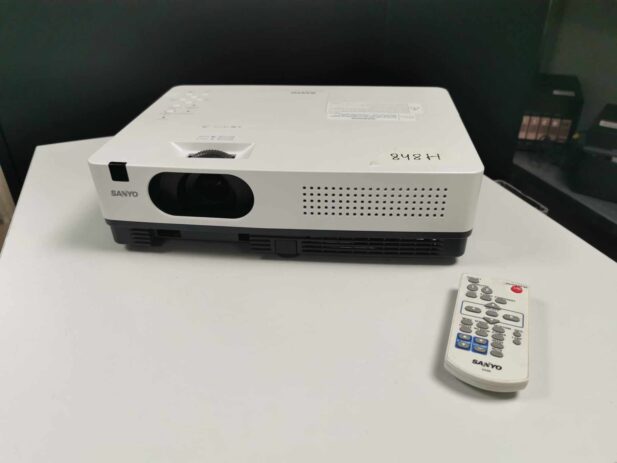 Sanyo projektor PLC-XD2600