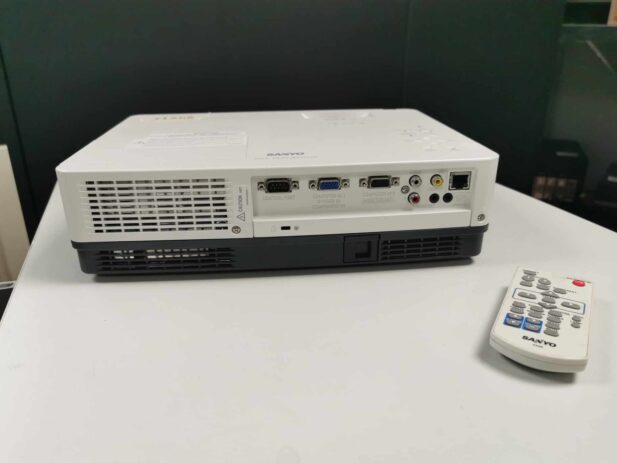 Sanyo projektor PLC-XD2600 - Image 2