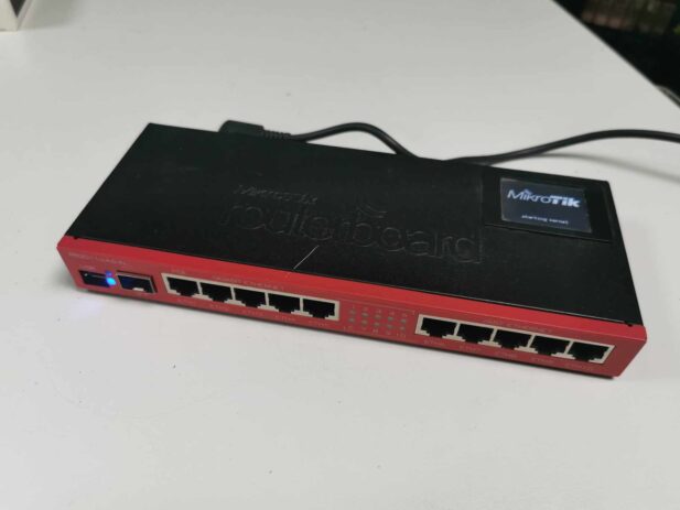 MikroTik RB2011 UASIN ruuter - Image 5