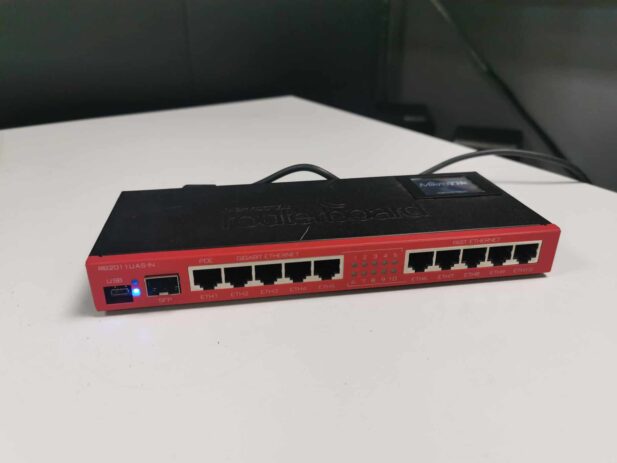 MikroTik RB2011 UASIN ruuter